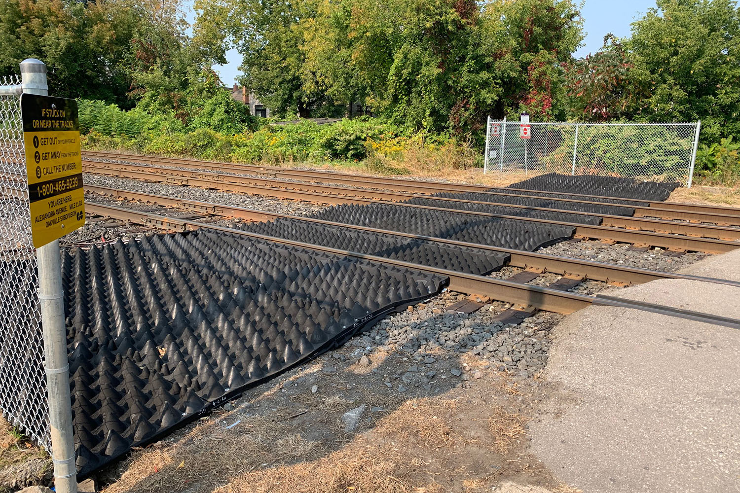 Metrolinx anti-trespass panels installation